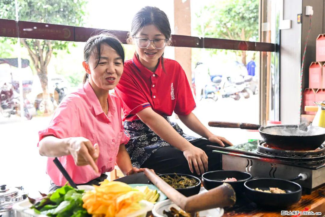 全网追的“扁担女孩”，找了一份暑假工，时薪12元 - 兴安盟生活资讯 - 兴安盟28生活网 xam.28life.com